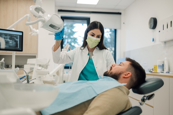 The Benefits Of Seeing A Same Day Dentist For Dental Emergencies